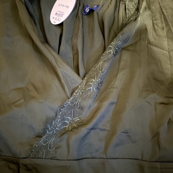 Elegant Green Women's Dress - Picture 3 of 8